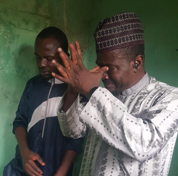 YAShuaib at the burial site of Imam Agaka